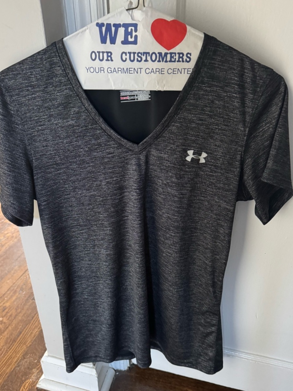 Under Armour Exercise Athletic Tee Women’s Charcoal Heather V-Neck HeatGear